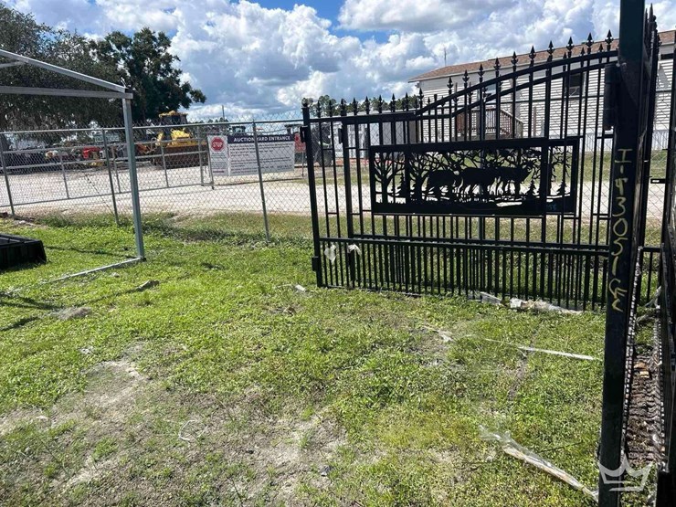 2026-20ft.-bi-parting-iron-gate-deer-style-image-3