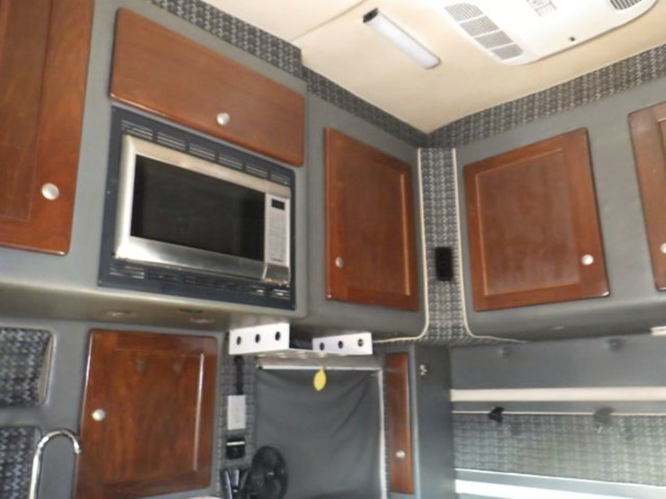 2018-freightliner-cascadia-113-image-21