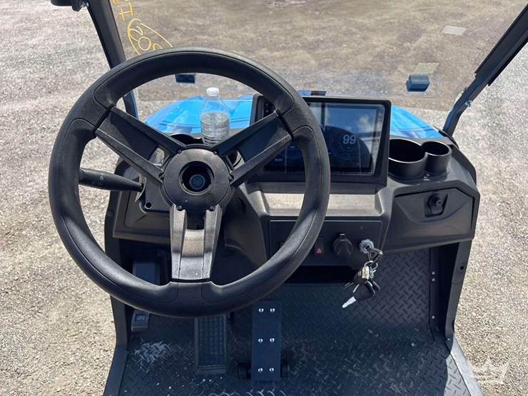 2024-vivid-ev-6-person-electric-cart-image-16