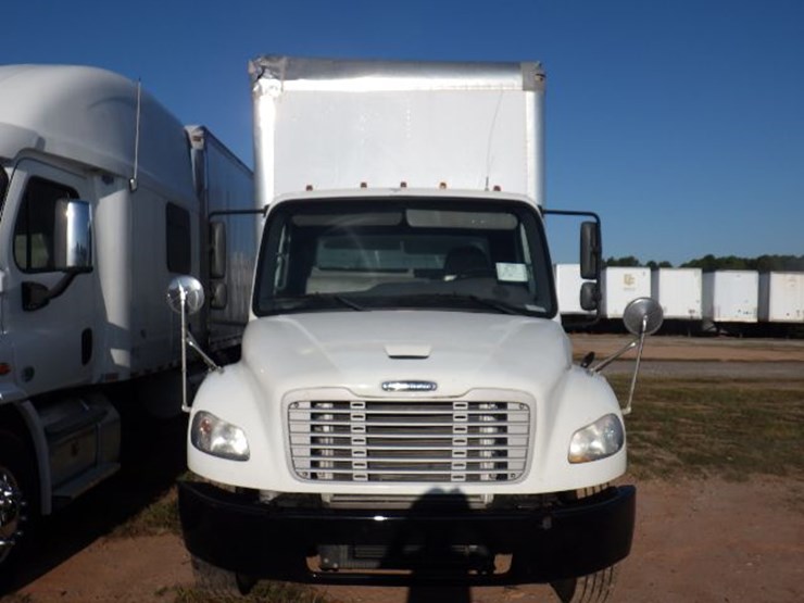2019-freightliner-m2-106-image-2