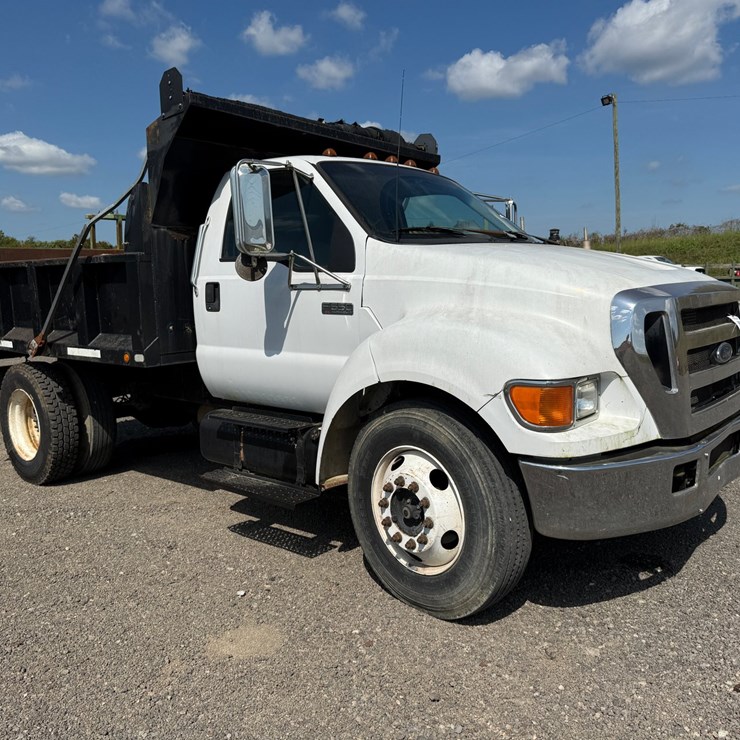 2005 FORD F650