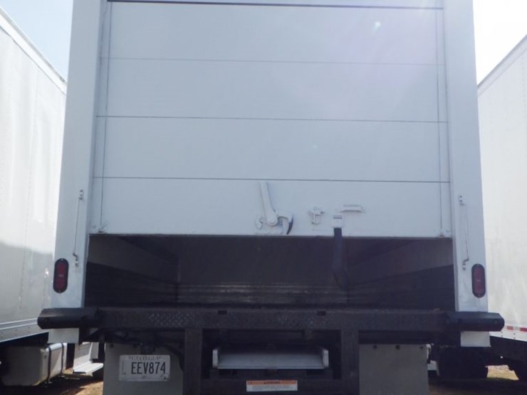 2020-freightliner-m2-106-image-5