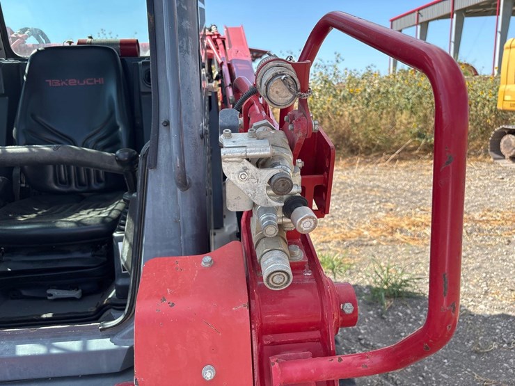 2023-takeuchi-tl12v2-image-13