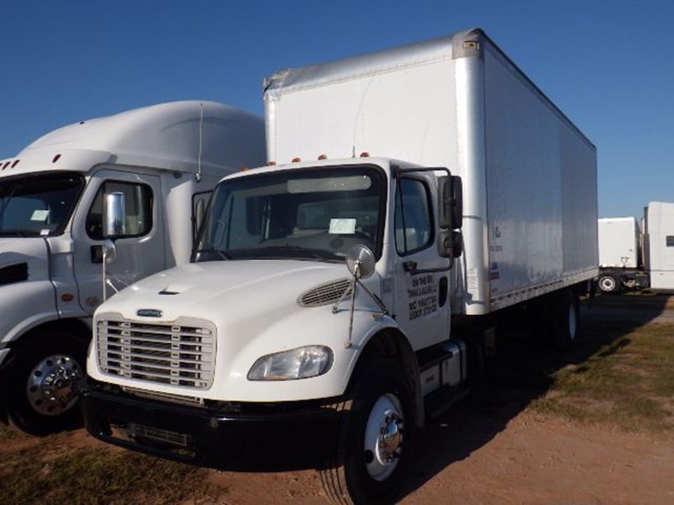 2019-freightliner-m2-106-image-1