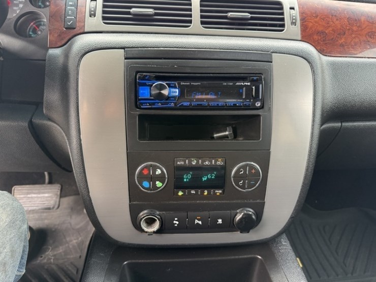2011-gmc-sierra-2500-image-23