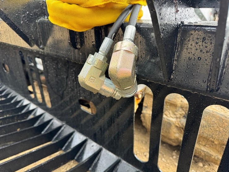 wildcat-72"-heavy-duty-skid-steer-skeleton-grapple-w/-teeth-image-7