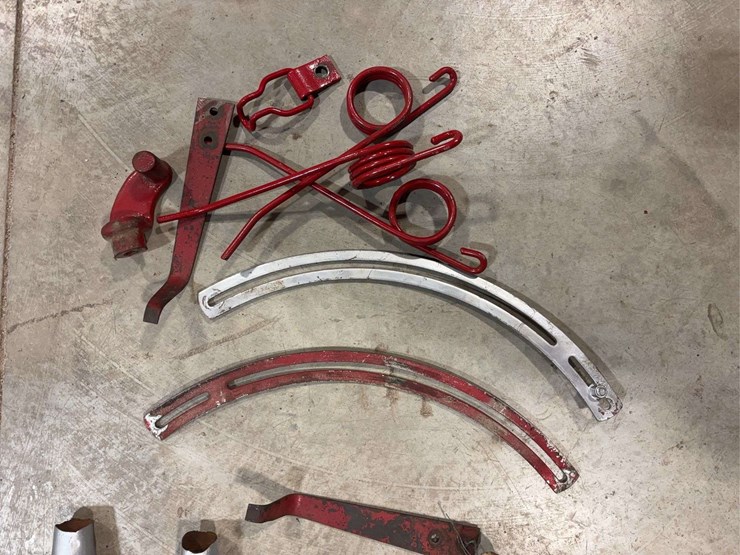 international-harvester-wheel-wedge-pusher,-grain-drill,-rake,-and-three-point-parts-image-4