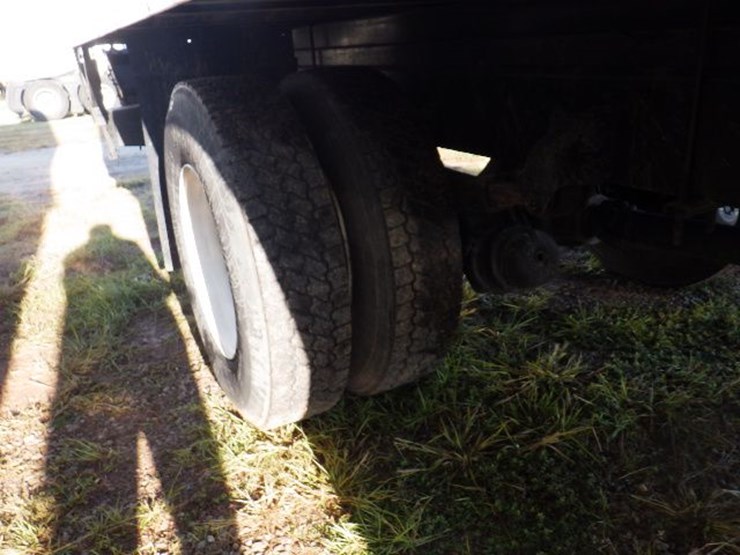 2019-freightliner-m2-106-image-7