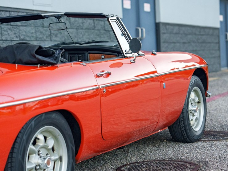 #1069-•-offered-at-no-reserve-|-1973-mg-mgb-mark-lll-convertible-image-27