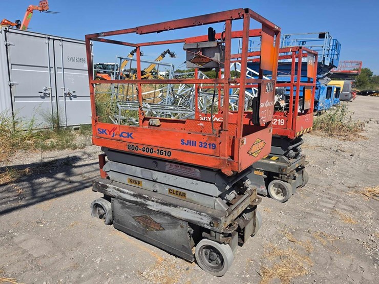 skyjack-sj3219-scissor-lift-image-2