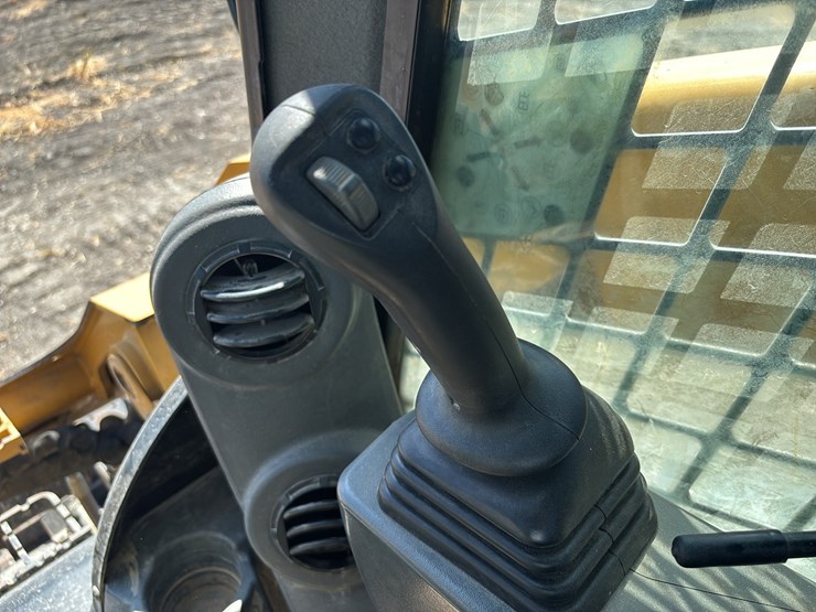 2022-caterpillar-299d3-xe-image-16