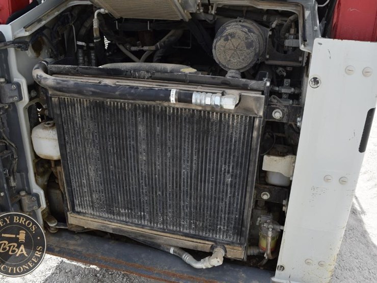 2022-takeuchi-tl10v2-image-36