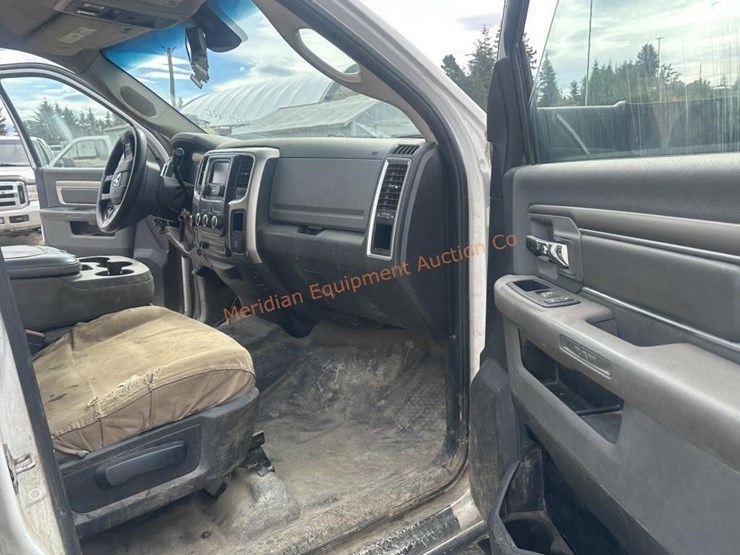 2014-dodge-ram-3500-image-33