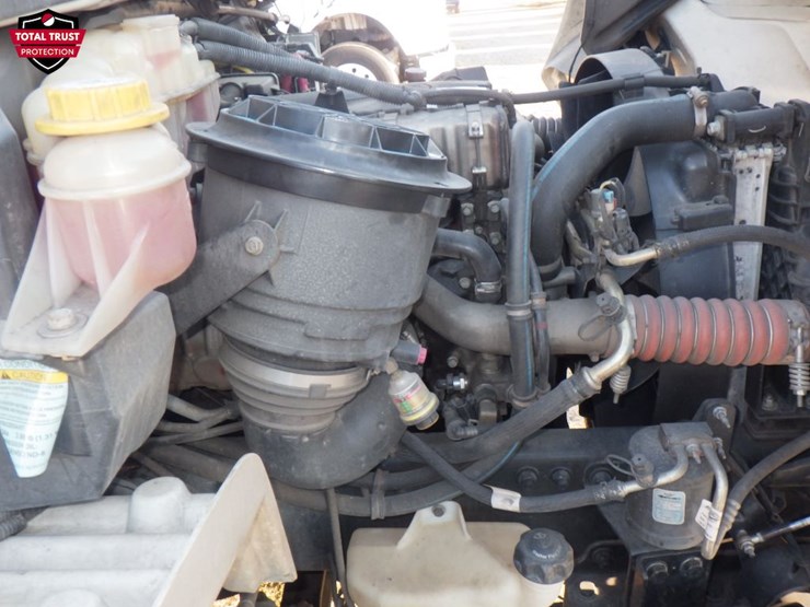 2020-freightliner-m2-106-image-19