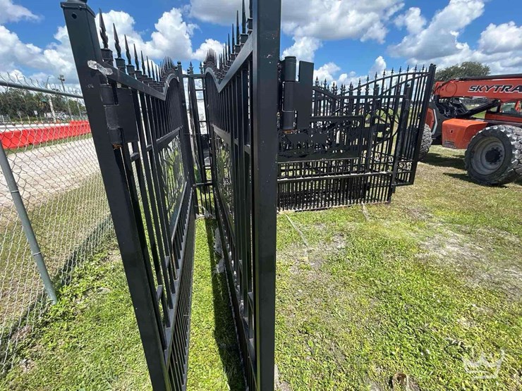 2026-20ft.-bi-parting-iron-gate-deer-style-image-5