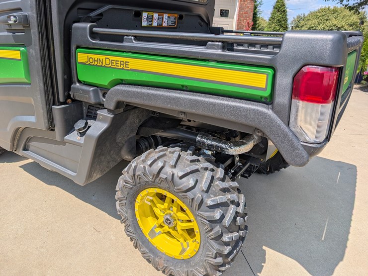 2019-john-deere-gator-image-19