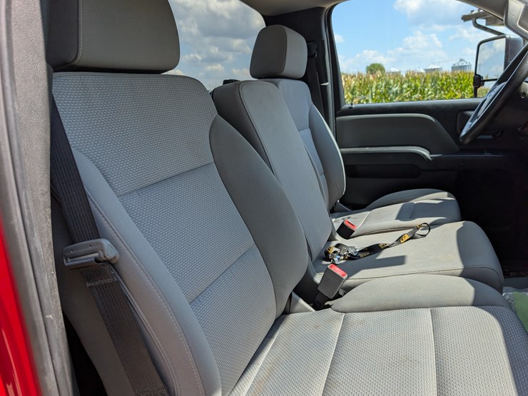 2018-chevrolet-2500hd-image-104