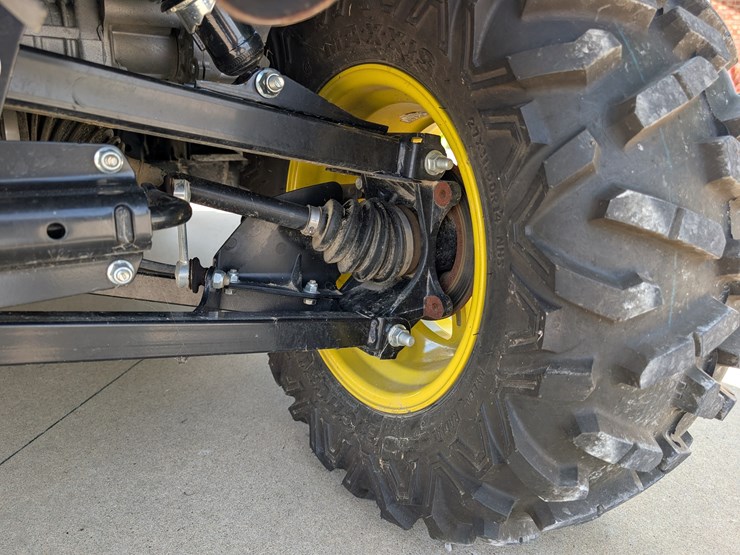 2019-john-deere-gator-image-27