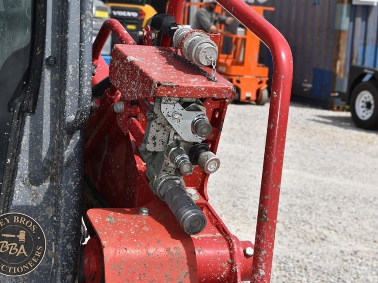 2022-takeuchi-tl10v2-image-26