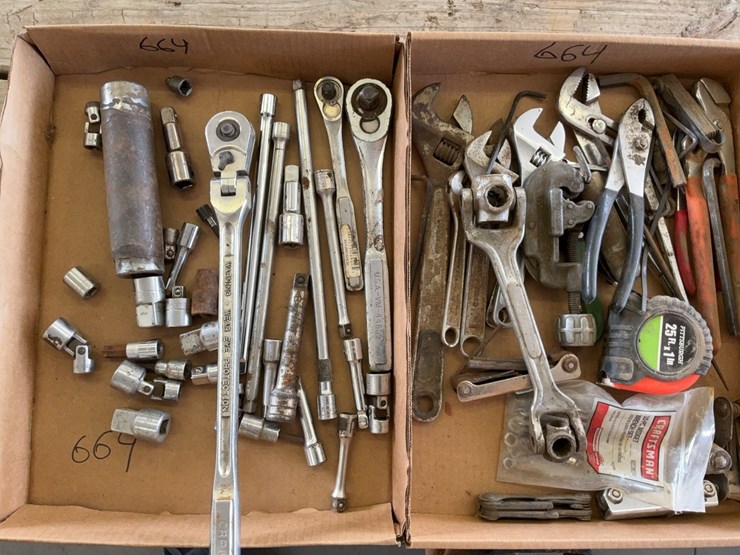 (2)-flats-of-craftsman-ratchet-extensions-and-miscellaneous-tools-image-4