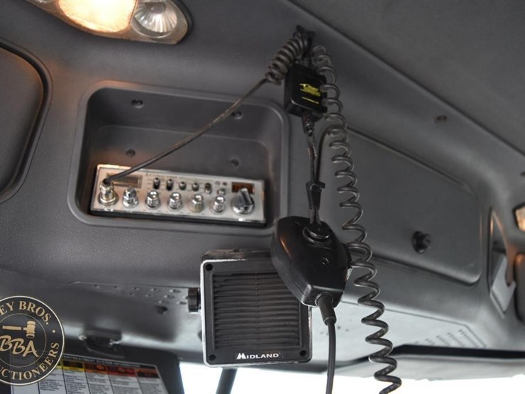 2009-freightliner-cascadia-125-image-42