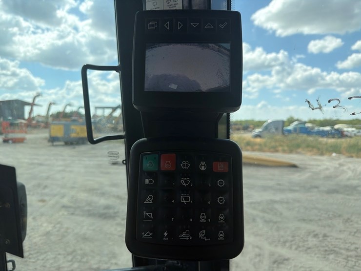 2020-deere-655k-image-29