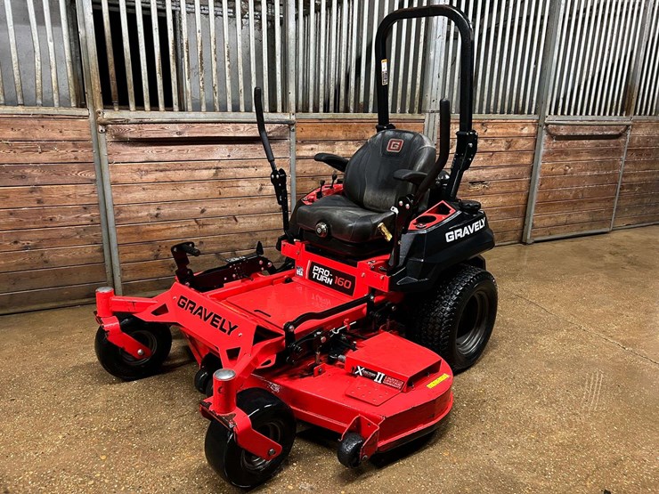 2019-gravely-proturn-60-image-1