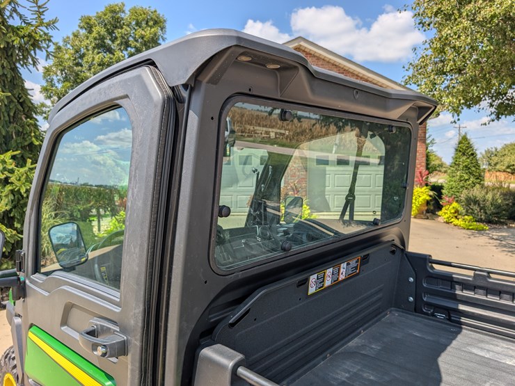 2019-john-deere-gator-image-17
