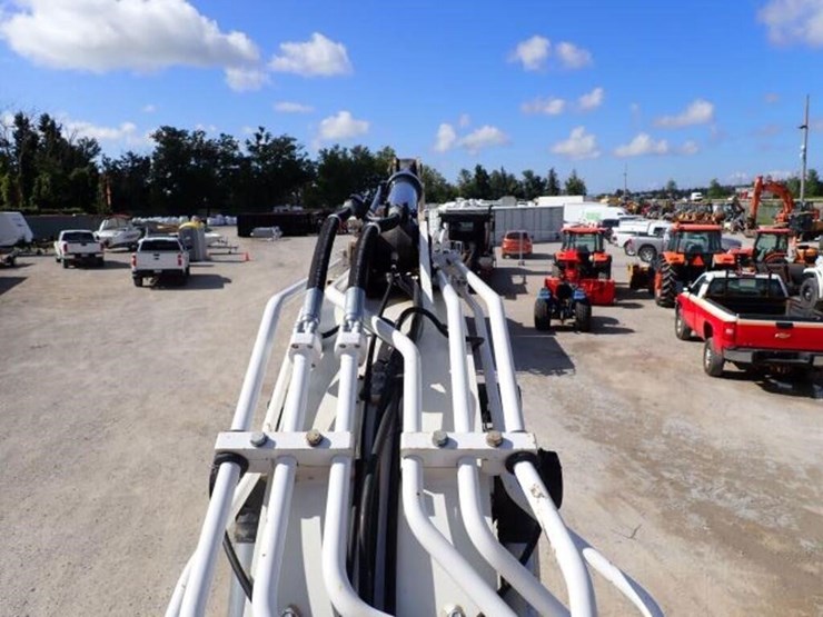 2021-bobcat-e145-image-36