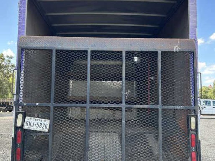 2013-isuzu-npr-hd-image-18