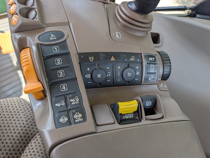 2015-john-deere-6175r-image-75