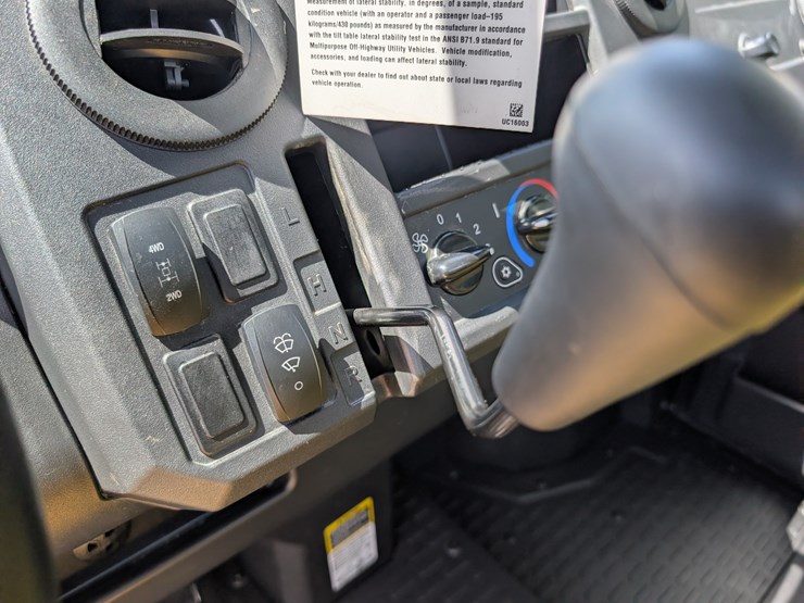 2019-john-deere-gator-image-53