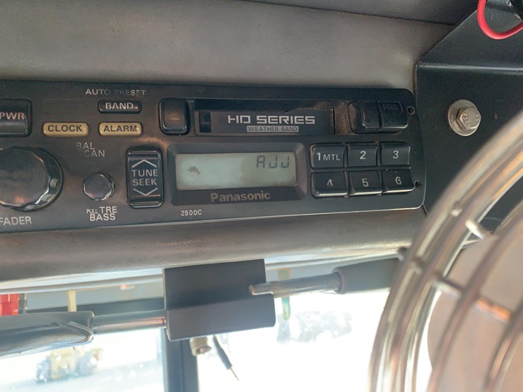 2001-peterbilt-semi-image-12
