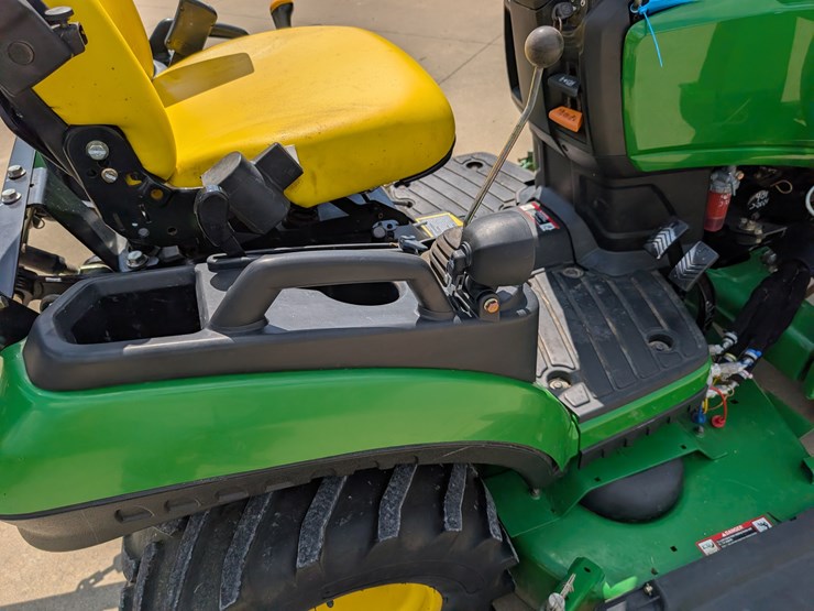 2012-john-deere-1026r-image-45
