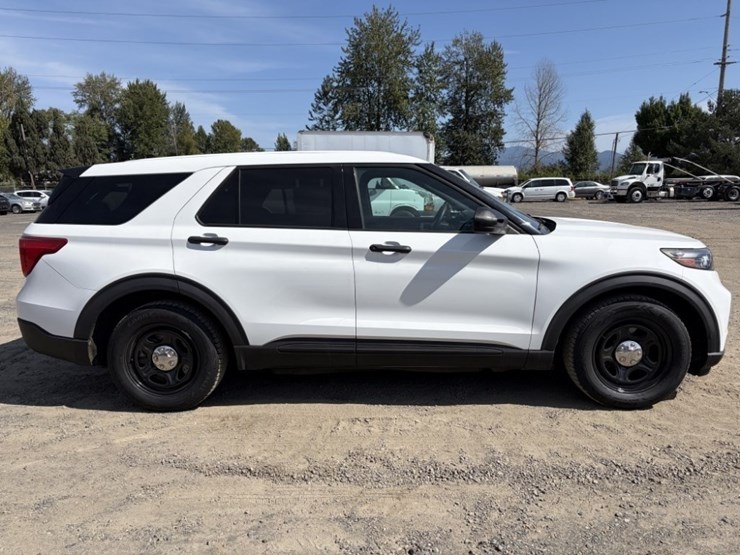 2020-ford-explorer-image-3