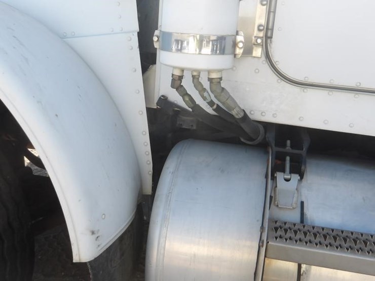 1997-peterbilt-379-image-12