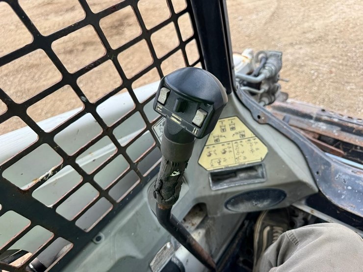 2016-bobcat-t450-image-29