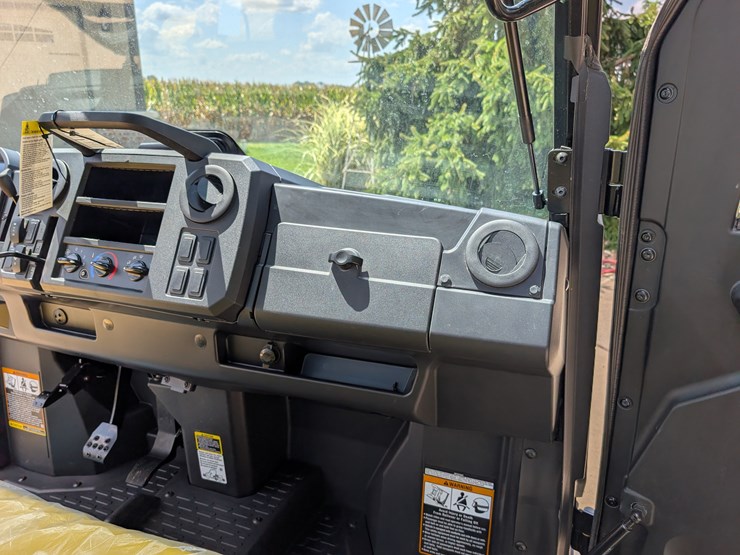 2019-john-deere-gator-image-64