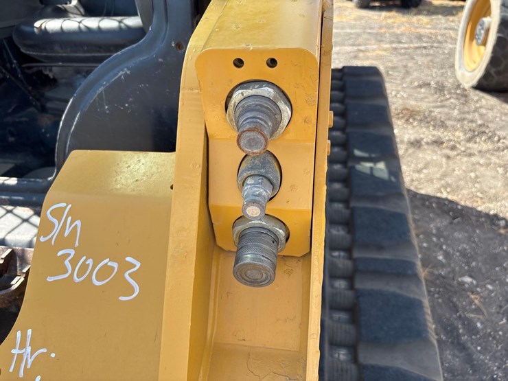 2021-caterpillar-259d3-image-12