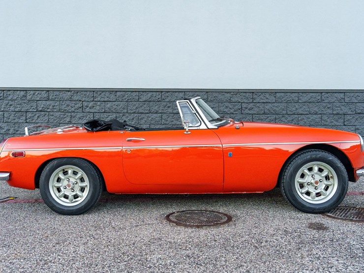 #1069-•-offered-at-no-reserve-|-1973-mg-mgb-mark-lll-convertible-image-9