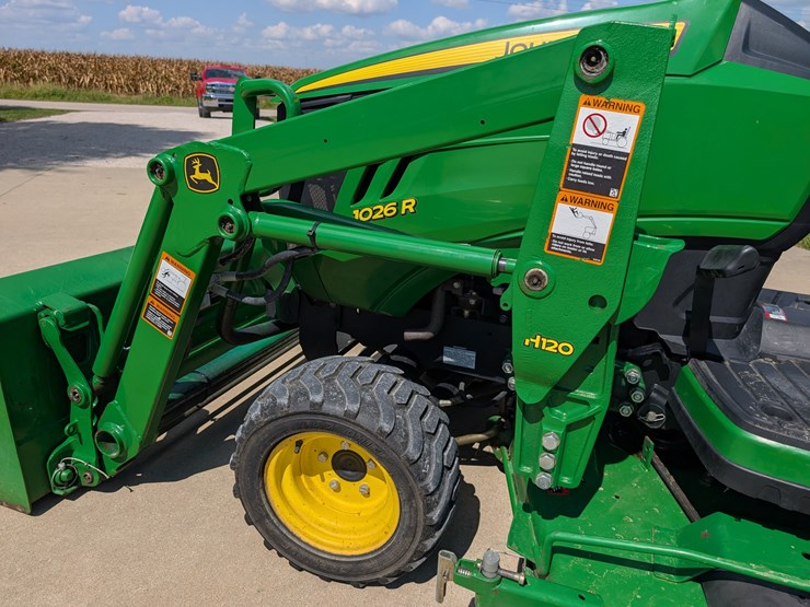 2012-john-deere-1026r-image-19