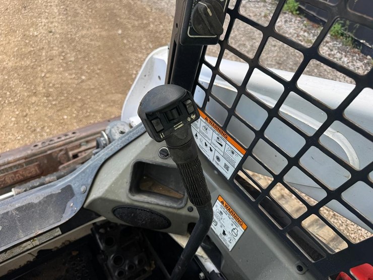 2021-bobcat-t770-image-27