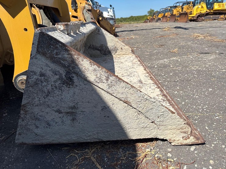 2021-caterpillar-259d3-image-10