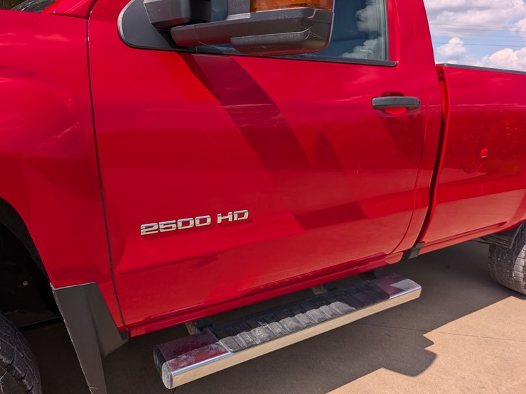 2018-chevrolet-2500hd-image-17
