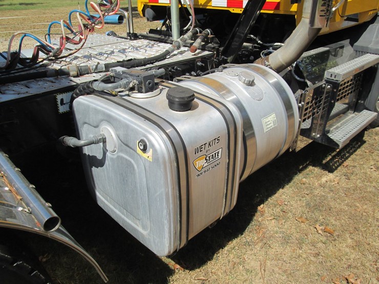 2019-mack-anthem-64t-image-14