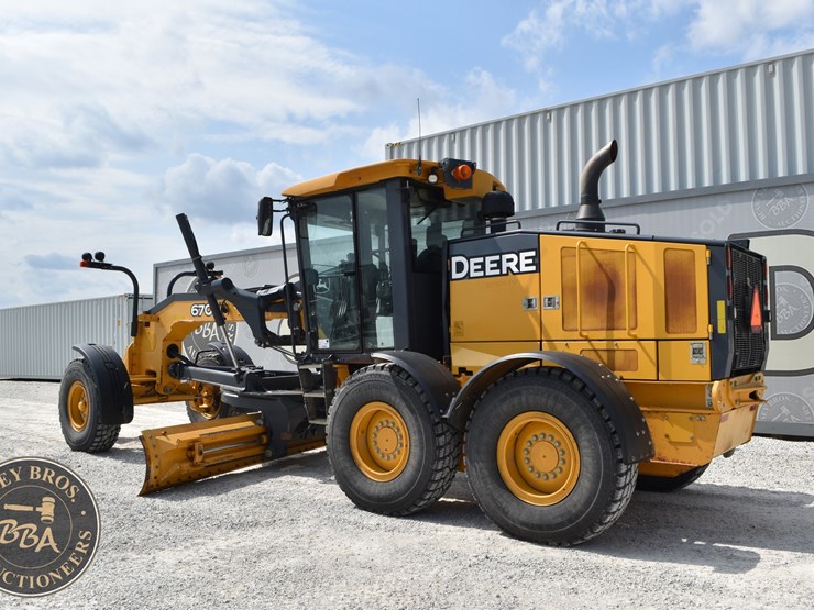 2010-deere-670g-image-9