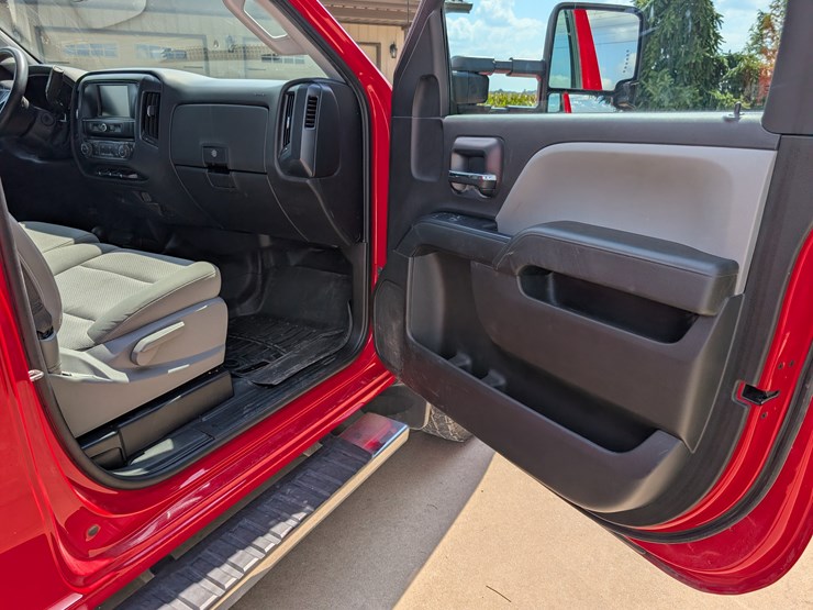 2018-chevrolet-2500hd-image-99