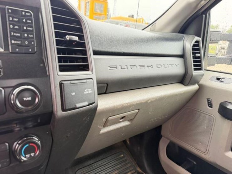 2017-ford-f550-xl-image-17