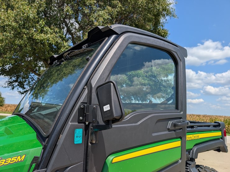2019-john-deere-gator-image-15