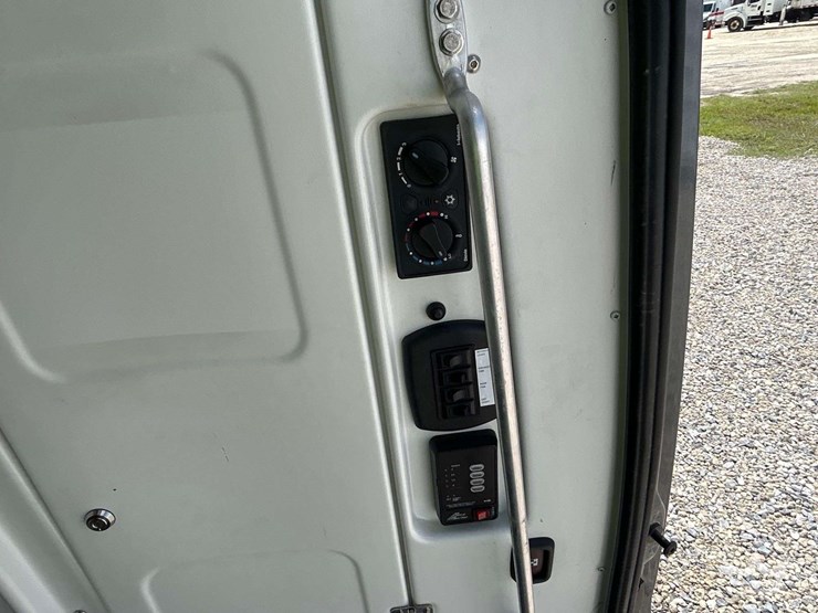 2021-mercedes-benz-sprinter-4500-image-36